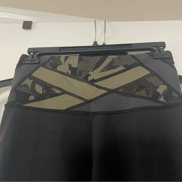 Lululemon align flare pant Size 4 - Picture 3 of 4